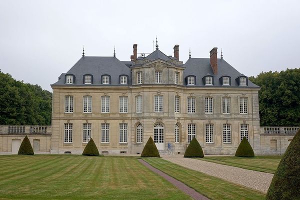 Dans l'Eure, au Tremblay-Omonville, le château passera ce dimanche sous un ciel très nuageux.