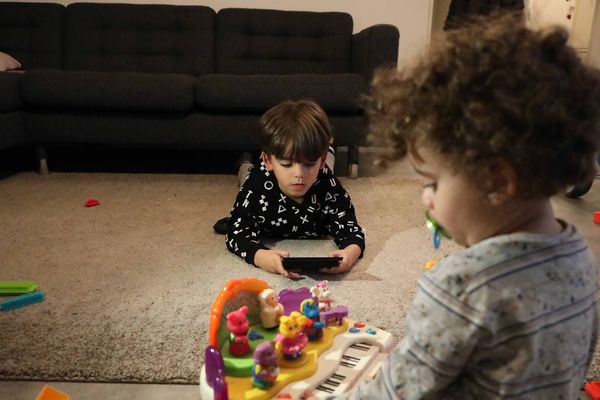 Pendant les vacances scolaires, les parents devront jongler entre télétravail et activités pour les enfants