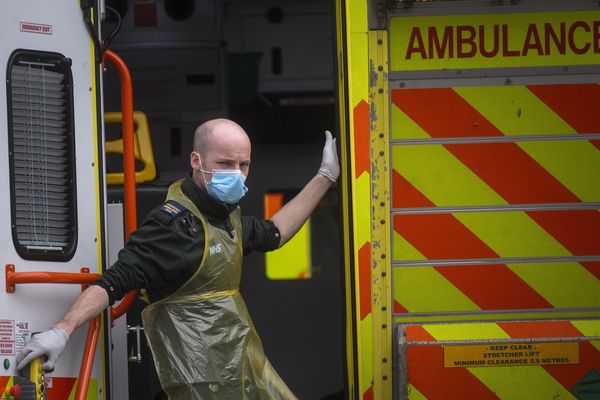 Un ambulancier à l'hôpital Saint-Thomas de Londres ce mercredi.