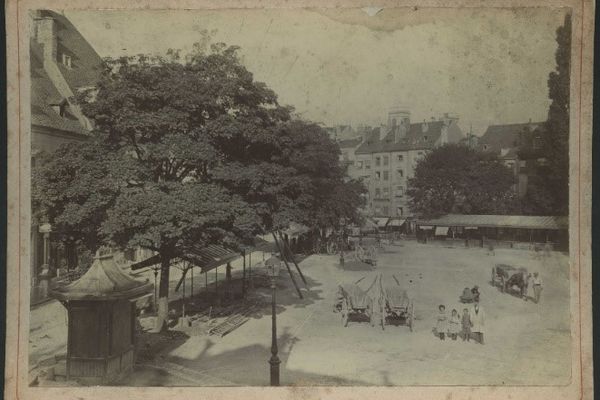 Place de la révolution à Besançon.