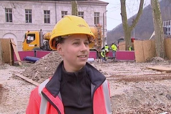 Amandine est chef de travaux sur le chantier du Tram à Besançon