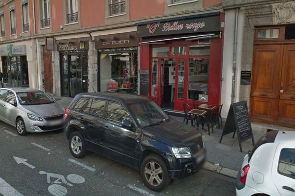 Le bar où a eu lieu l'agression à Grenoble.