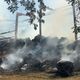 Le feu a pris dans un bâtiment agricole de 2000 mètres carrés comprenant une partie stockage et une partie écurie. L’ensemble des animaux ont été évacués avant l’arrivée des secours.