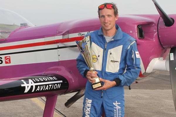 Ce pilote d'Auvergne est champion du monde par équipe de voltige.