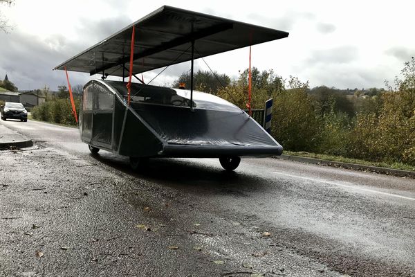 Ce prototype de voiture à énergie positive roulerait jusqu'à 80km/h. 