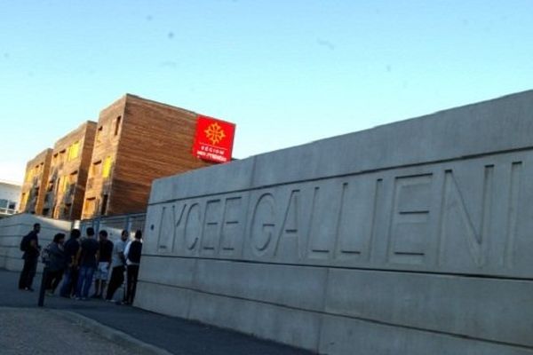 Le jeune Cheik Bouchiki prépare un CAP chauffeur poids lourd au lycée Gallieni de Toulouse.