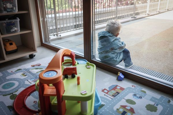 Deux employées d'une crèche du groupe People & Baby, située à Villeneuve-D'Ascq, sont accusées de maltraitance sur neuf enfants. (photo d'illustration)