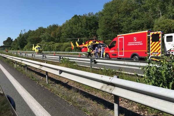 Marmande - un car Blablacar s'encastre dans un camion sur l'A62, treize personnes blessées - 27 mai 2021.