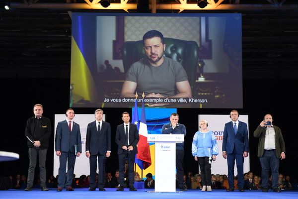 Le président ukrainien Volodymyr Zelensky s'est exprimé par visio lors du 104e congrès de l'Association des Maires de France, le 22 novembre 2022.