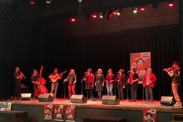 A Locoal-Mendon, le 25 mars 2023, avait lieu l'une des "Rencontres de Pays" qui sélectionnent les chanteurs et les groupes pour la finale du Kan ar Bobl.