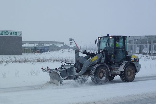 Déneigement à Beaurains (62) ce dimanche midi.