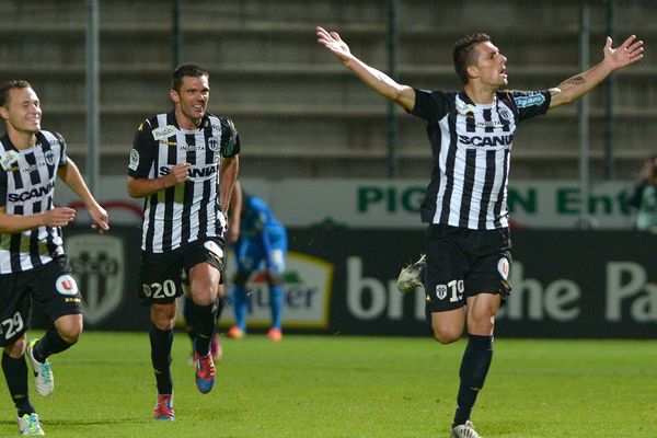 Angers face à Niort un match gagnant pour le SCO, avant la claque messine