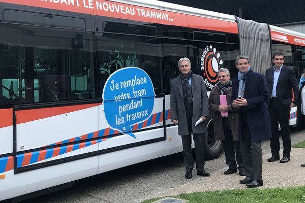 42 bus comme celui-ci remplaceront les tramways pendant toute la durée des travaux. 