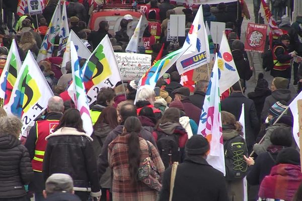 La manifestation contre la réforme des retraites, samedi 7 décembre, a rassemblé 380 personnes à Chambéry selon la police 