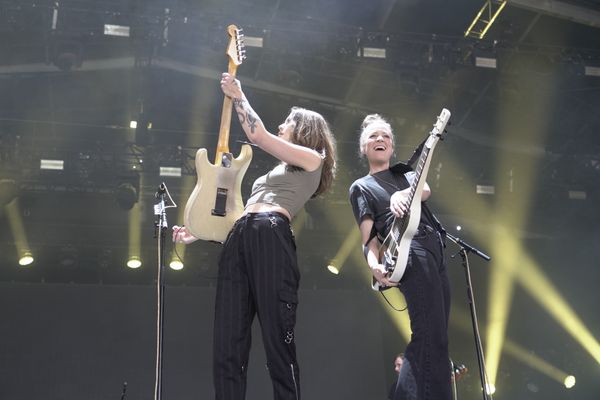 Les soeurs Lovell, Rebecca et Megan du groupe Larkin Poe, nous ont offert une véritable leçon de blues sous le chapiteau de la Greenroom aux Eurockéennes de Belfort.