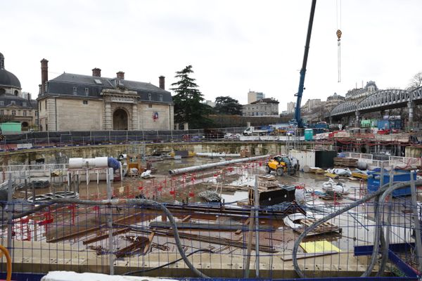 Le chantier du bassin d'Austerlitz en décembre 2023 où est mort l'an dernier, l'ouvrier Malien Amara Dioumassy, lors d'un accident du travail.