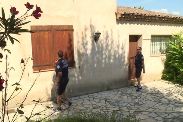 Des policiers municipaux en opération de surveillance à Pégomas, dans les Alpes-Maritimes.