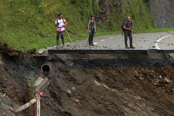 Dans la nuit de vendredi 6 et samedi 7 septembre, de violents orages ont causé d'importants dégâts sur les routes de la vallée d'Aspe en Béarn.