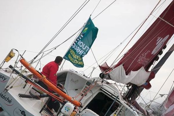 Jean-Christophe Caso à bord de son Class 40 dans la route du Rhum 2014