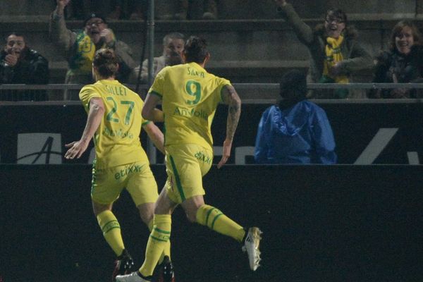 Gillet célèbre son but lors du derby entre Angers SCO et FC Nantes