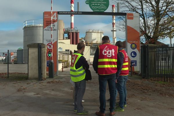 Les syndicats de Saverglass à Feuquières ont rejeté l'accord proposant 5 % de baisse de salaire. Mais la direction ne jette pas l'éponge tant que tous les sites n'ont pas été consultés.