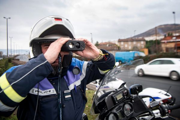 Les gendarmes veillent à la vitesse sur les routes. Des excès importants ont été signalés dans la Marne sur des routes limitées à 80kmh. 