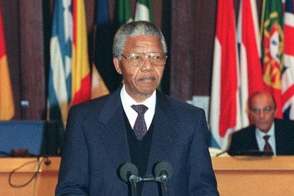 Nelson Mandela au Parlement européen de Strasbourg, le 13 juin 1990