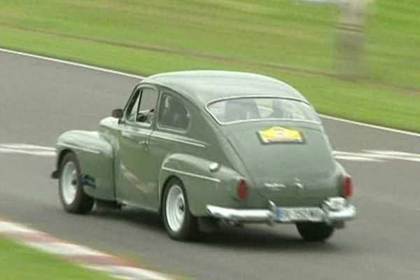 Un des bolides participant au premier Rallye du Creusekistan