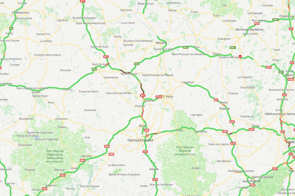 L'A71 et l'A89 sont touchées par des ralentissements. Capture d'écran de Google Maps réalisée le 23 décembre 2017.