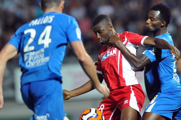 Les Chamois Niortais est le suel club de Poitou-Charentes concerné par cette grève. La rencontre entre Niort et Nîmes en septembre 2013.