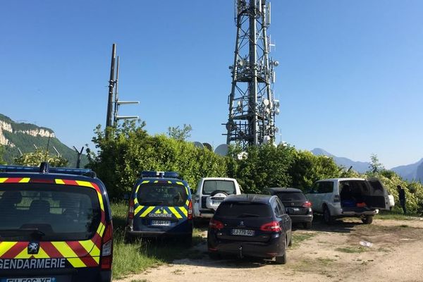 Deux antennes relais de la métropole grenobloise ont été incendiées dans la nuit.