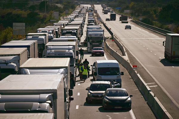 Le Boulou (Pyrénées-Orientales) - depuis la frontière avec l'Espagne, les camions sont bloqués sur l'A9 par le blocus des agriculteurs au péage - 19 novembre 2024.