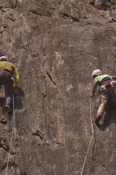 Le père Marc, à gauche, et son fils, Jérémy, à droite réalise cette dernière ascension avant que le jeune homme intègre la compagnie.