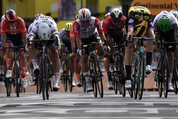 L'arrivée au sprint de la première étape du Tour de France 2019 à Bruxelles, remportée par Mike Teunissen.