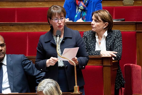 La députée Marietta Karamanli lors d'une séance de questions au gouvernement à l'Assemblée nationale.