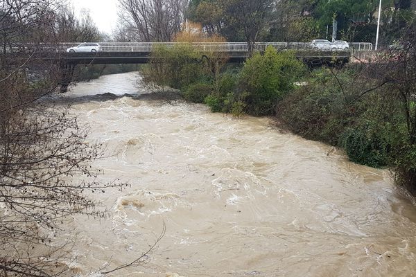 Le niveau de l'eau est monté dangereusement dans certains fleuves des Alpes-Maritimes et du Var.