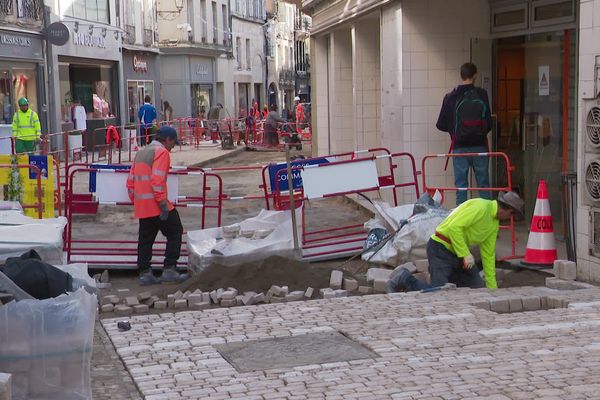 Les travaux du centre-ville de Nevers empoissonent la vie des commercants depuis près de deux ans.