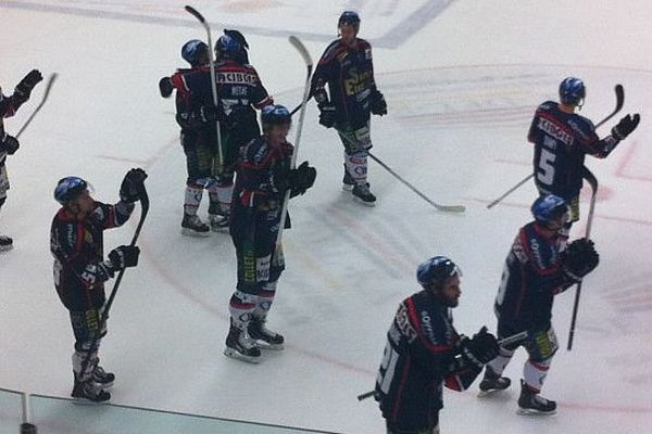 Le tour d'honneur des Drakkars de Caen, après leur victoire sur Rouen, 15 janvier 2014