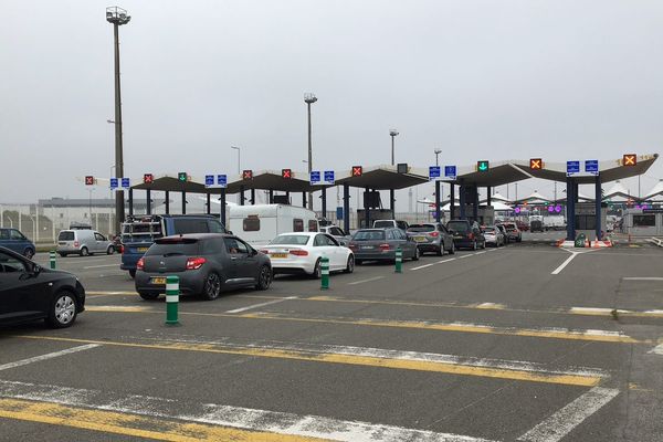 Touristes britanniques bloqués au port de Calais. Image d'illustration.