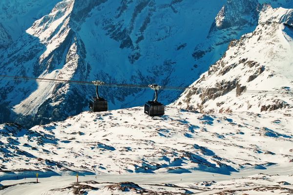 La nouvelle télécabine du Jandri, à la station des Deux Alpes (Isère) a ouvert ses portes, ce samedi 30 novembre.