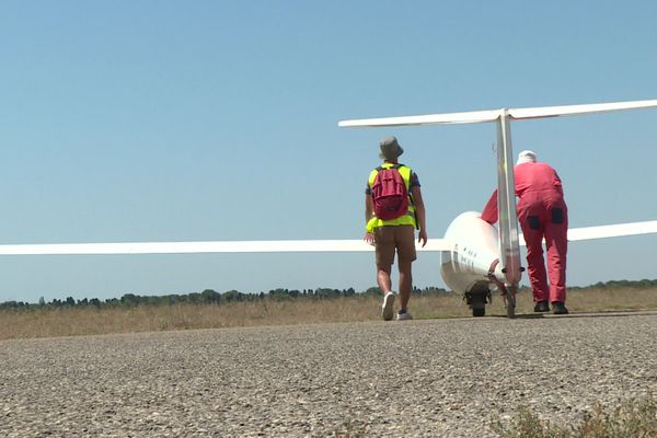 Les planeurs des aéroclubs doivent quitter le tarmac de l'aérodrome de Salon-Eyguières avant le 5 août.