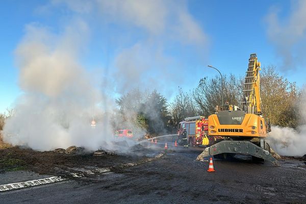 L'accès au port de Bordeaux nettoyé après le départ des agriculteurs vers 8 heures.