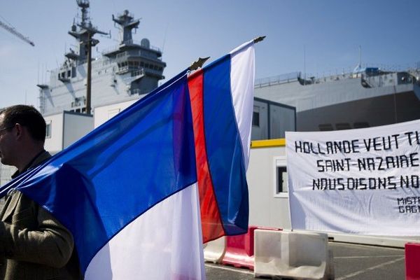 Pro et anti livraison du Mistral ont défilé à Saint-Nazaire ce dimanche