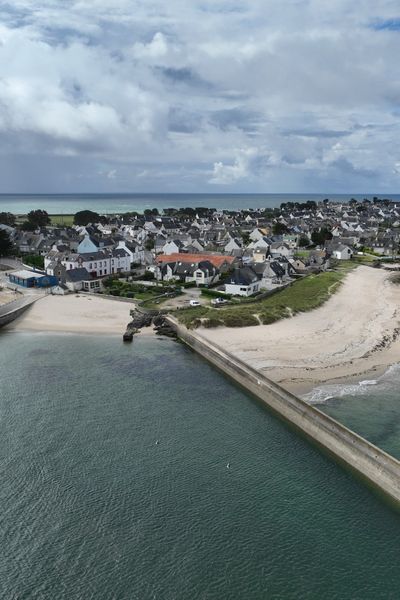 Aujourd'hui, en raison du risque accru de submersions marines amplifiées par le réchauffement climatique, notre littoral est menacé à l'image de la presqu'île de Gâvres.