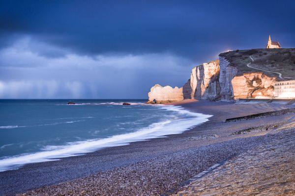 Temps couvert et pluvieux sur Etretat