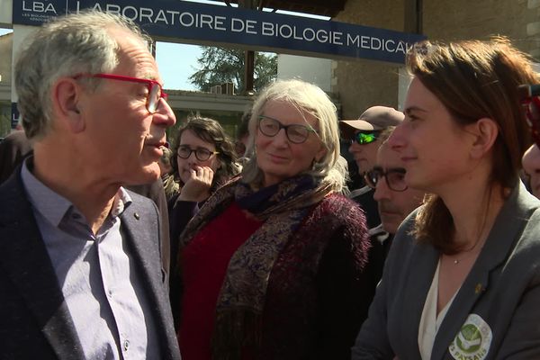 Marine Tondelier avec le maire de Marmande, Joël Hocquelet.