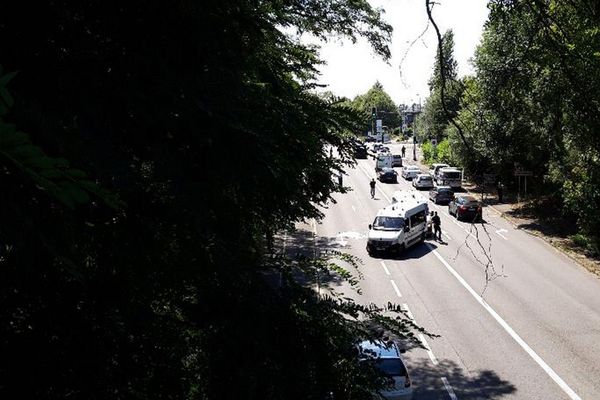 L'accident s'est produit peu après 14h00 ce vendredi à Lambersart