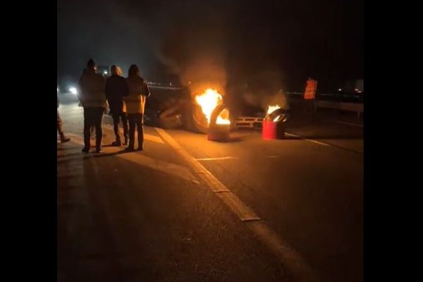 Filtrage ce lundi matin 28 mars sur l'Autoroute A 63 contre la hausse des prix des carburants et sources d'énergie.