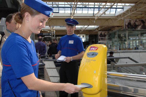 Les composteurs dans les gares de la région Auvergne-Rhône-Alpes vont disparaître au 1er mars