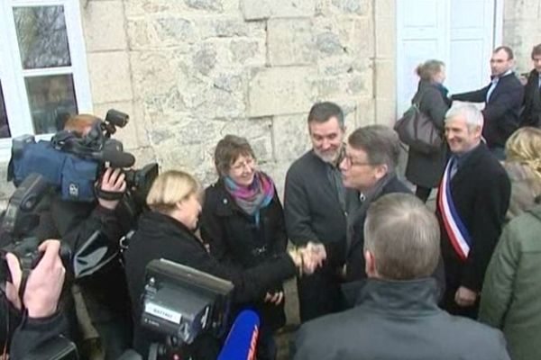 Vincent Peillon, le ministre de l'éducation nationale en visite à l'école de Saint-Angel en Corrèze le 7 février dernier